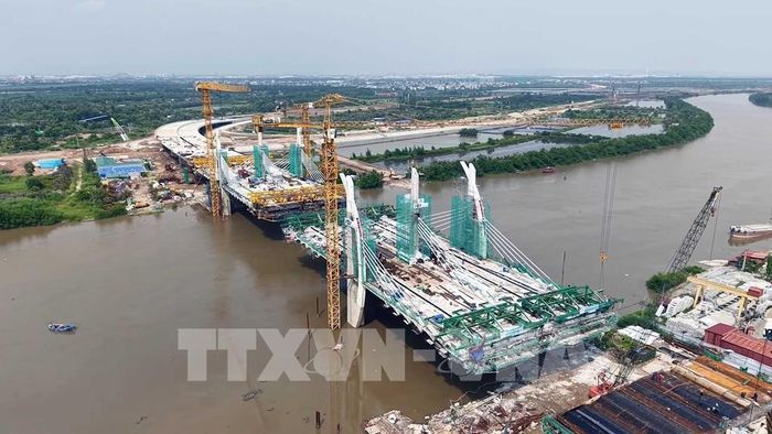 Cầu Hải Thành, một trong những hợp phần của Dự án đường Vành đai 2, đoạn Tân Vũ – Hưng Đạo – đường Bùi Viện đang dần hoàn thiện. Ảnh: Hoàng Ngọc - TTXVN 