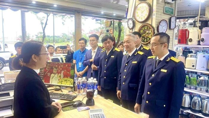 Chính sách thuế từng bước được xây dựng theo hướng áp dụng thống nhất đối với các thành phần kinh tế, phù hợp với phát triển sản xuất, kinh doanh và hội nhập quốc tế. Ảnh: Mỹ Hạnh/Bnews.vnanet.vna