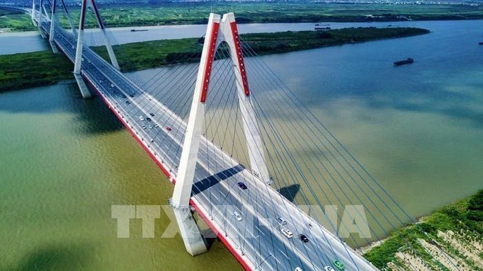 Toàn cảnh cầu Nhật Tân bắc qua sông Hồng, nhìn từ trên cao. Ảnh minh họa: Trung Nguyên - TTXVN