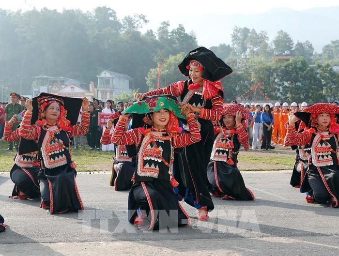 Màn trình diễn đậm sắc màu văn hóa của đồng bào dân tộc Hà Nhì xã biên giới Thu Lũm. Ảnh: Quý Trung - TTXVN
