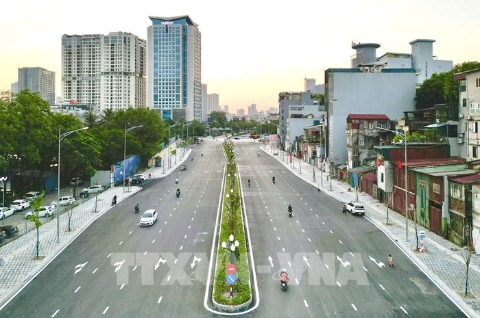 Khoảng 350m từ Voi Phục đến khu vực Bệnh viện Phụ sản Hà Nội đã được đưa vào khai thác với toàn bộ mặt cắt rộng 50m. Ảnh: Quốc Khánh - TTXVN 