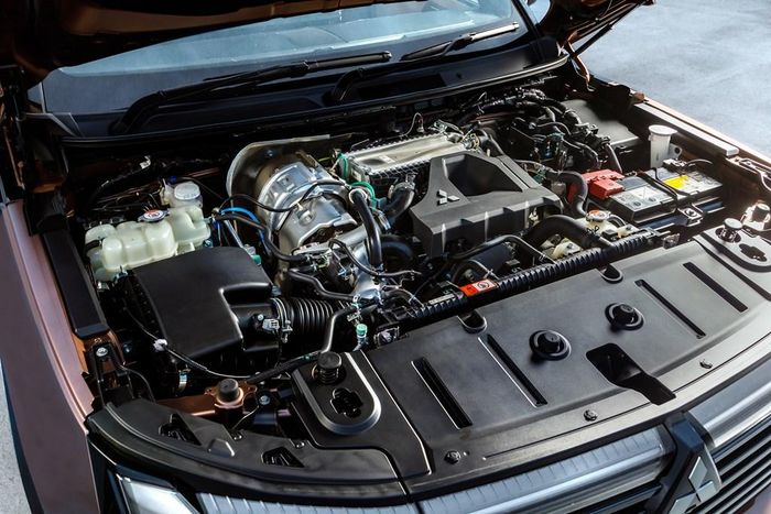 Khối động cơ diesel 2.4L được phát triển chuyên biệt với bộ tăng áp đơn biến thiên lớn.