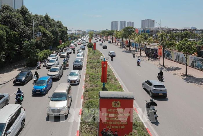 Lượng phương tiện tăng từng giờ tại cửa ngõ phía Đông Thủ đô từ trưa ngày 2/9, khiến giao thông trở nên vô cùng khó khăn. Ảnh: Phan Phương – TTXVN 