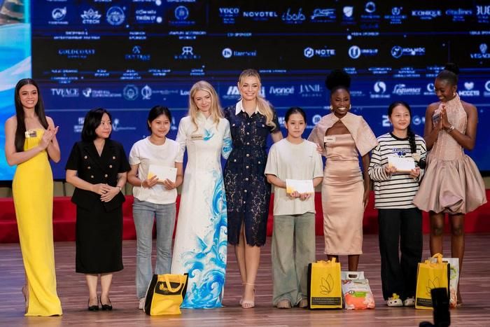 Hoạt động thể hiện tinh thần nhân ái vốn là một phần quan trọng của cuộc thi Miss World.