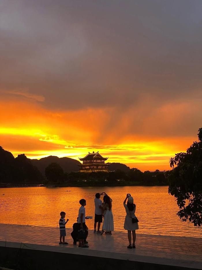 Hoàng hôn Ninh Bình. Ảnh: Page Ninh Bình Hôm Nay