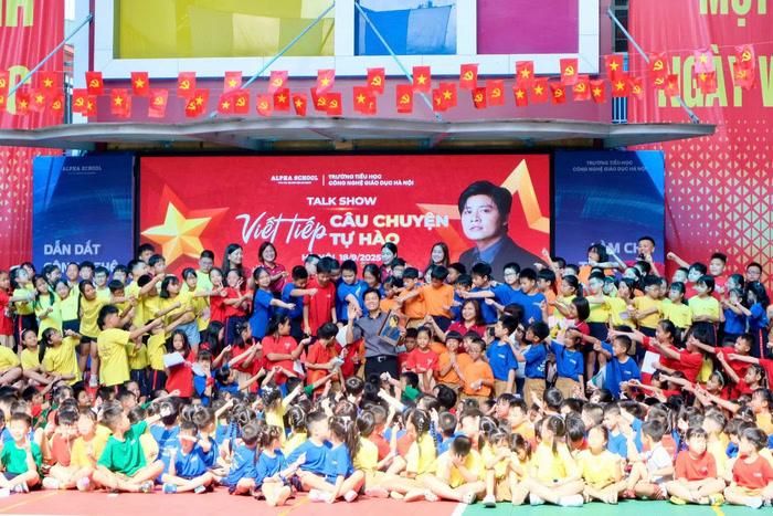 Hình ảnh Nguyễn Văn Chung giao lưu, truyền cảm hứng bằng âm nhạc được nam nhạc sĩ chia sẻ.