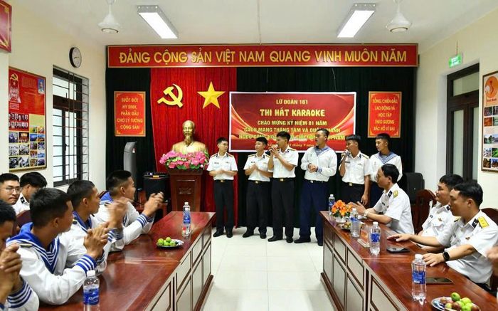 Cán bộ, chiến sĩ Lữ đoàn 161 thi hát karaoke mừng ngày Tết Độc lập
