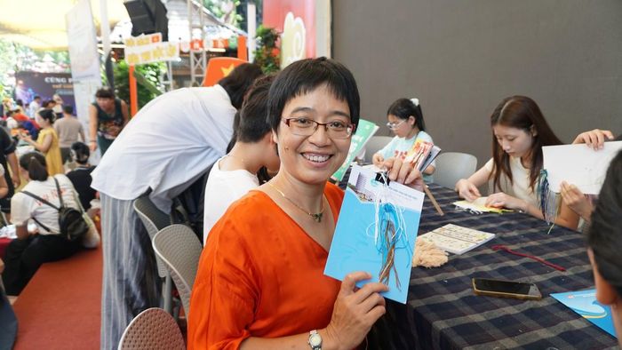 Chị Đỗ Thị Quỳnh Hương, Trung tâm GDNN- GDTX Nguyễn Văn Tố, tham gia trải nghiệm. 