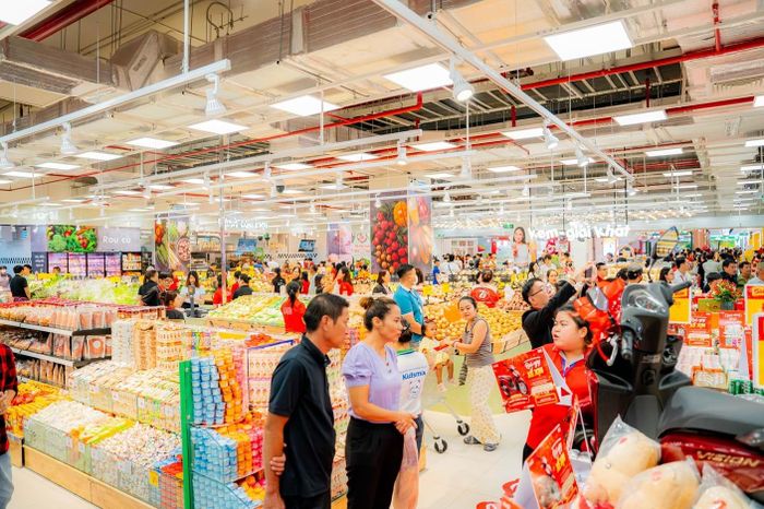 GO! Đan Phượng trở thành một trong những điểm mua sắm đông khách nhất tại TTTM trong dịp khai trương. Ảnh: Vincom