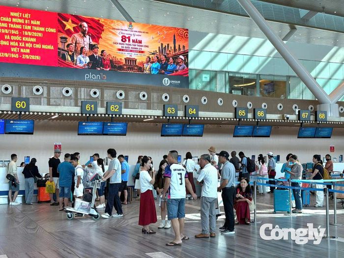 Trong ngày cuối kỳ nghỉ lễ Quốc khánh 2/9, sân bay Tân Sơn Nhất dự kiến khai thác 771 chuyến bay, phục vụ 119.159 hành khách.