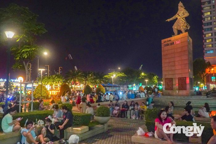 Người dân tập trung ở khu vực trung tâm TP.HCM.