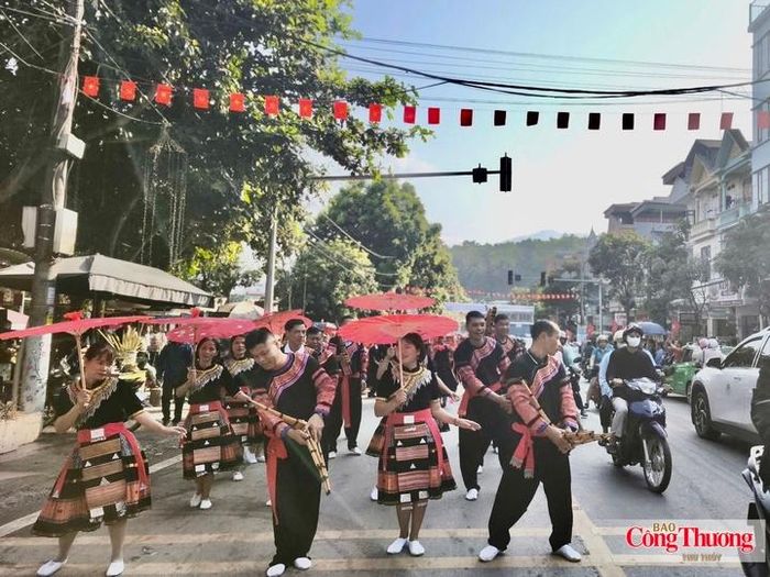 Đặc sắc văn hóa các dân tộc thu hút người dân, du khách dịp Tết Độc lập 2/9 tại Than Uyên (Lai Châu).