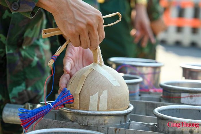 Công tác triển khai pháo hoa được đảm bảo an toàn tuyệt đối.