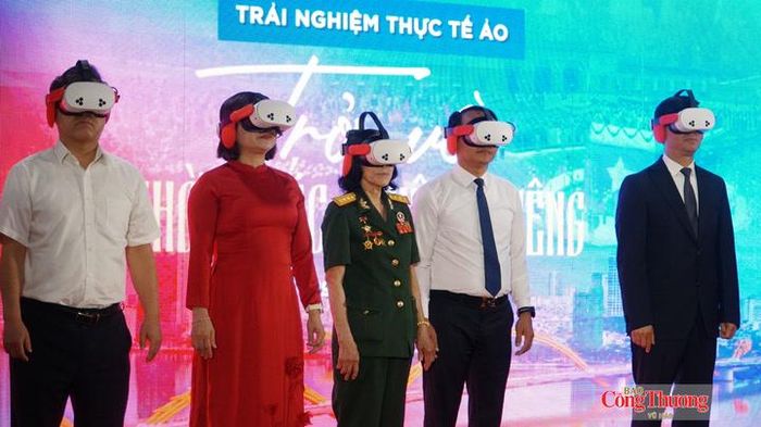 Chương trình “Trở về thời khắc thiêng liêng” sử dụng công nghệ tái hiện lại thời khắc lịch sử ngày 2/9/1945 Bác Hồ đọc Tuyên ngôn Độc lập tại Quảng trường Ba Đình (Hà Nội) khai sinh nước Việt Nam Dân chủ Cộng hòa. 