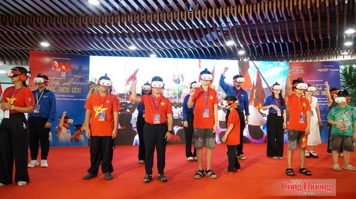 Xúc động giây phút thế hệ trẻ của đất nước cùng tuyên thệ lời thề trung thành với Đảng, với Chủ tịch Hồ Chí Minh và bảo vệ Tổ quốc.