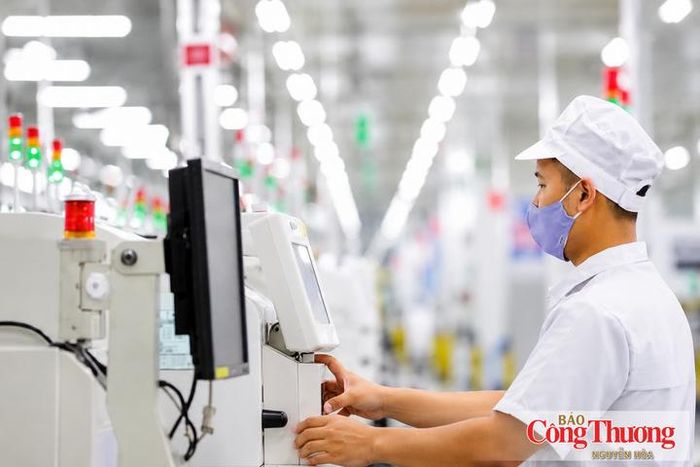 Việt Nam cần chuyển trọng tâm từ tăng trưởng GDP đơn thuần sang nâng cao năng suất và đổi mới sáng tạo; xây dựng chính sách công nghiệp thế hệ mới cho các ngành công nghệ chiến lược.