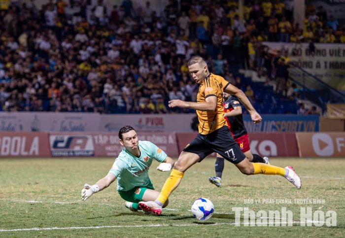 Odiljon Abdurakhmanov đóng vai trò quan trọng nơi tuyến giữa của đội bóng xứ Thanh ở mùa giải 2025/2026.