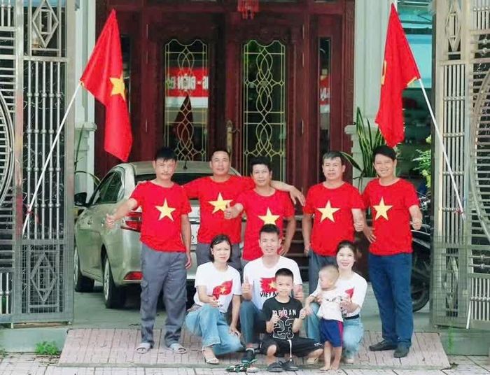 Người dân Thanh Hóa vui Tết Độc lập trong không khí rực rỡ cờ hoa.
