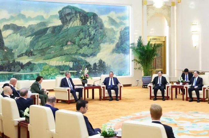Thủ tướng Trung Quốc Lý Cường tiếp đoàn Hội đồng Thương mại Mỹ - Trung do Chủ tịch Hội đồng quản trị Ryan McInerney dẫn đầu, tại Đại lễ đường Nhân dân ở Bắc Kinh. Ảnh: CCTV.