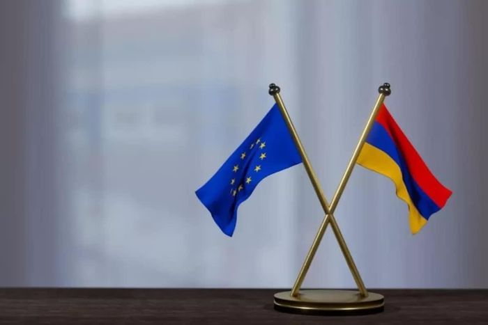 Lá cờ của EU và Armenia Ảnh: Armenpress.