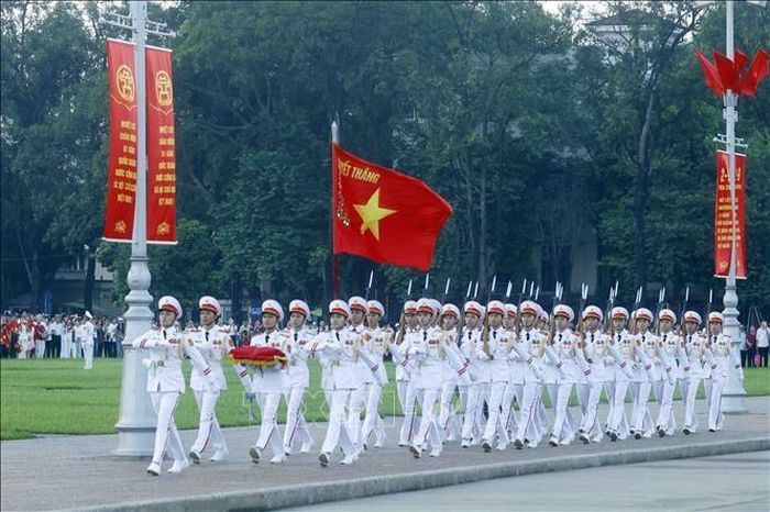 Đội hình thực hiện nghi lễ.  Ảnh: Phạm Kiên – TTXVN