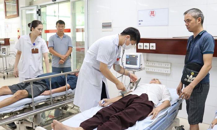  Khám, cấp cứu người bệnh tại Trung tâm Cấp cứu và Vận chuyển 115 (Bệnh viện Đa khoa Bắc Ninh số 2). 