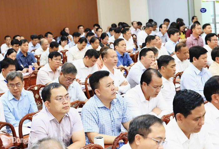Các đồng chí lãnh đạo các địa phương tham dự hội nghị. Ảnh: Công Nghĩa