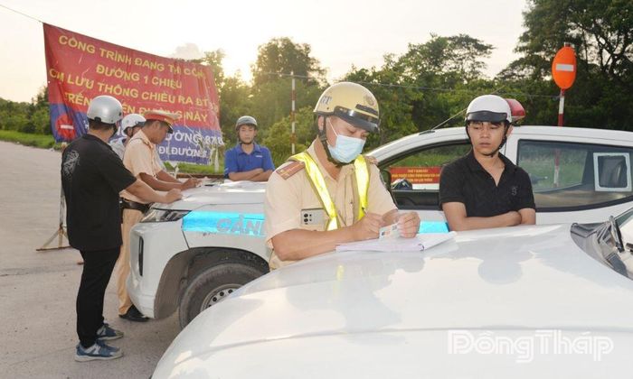 Lực lượng Cảnh sát giao thông tăng cường công tác tuần tra kiểm soát, xử lý vi phạm giao thông.