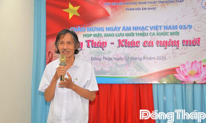 Nhạc sĩ phát biểu ý kiến, gợi ý giải pháp quảng bá các tác phẩm âm nhạc tại chương trình.