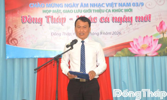 Nhà thơ Trương Trọng Nghĩa phát biểu tại chương trình.