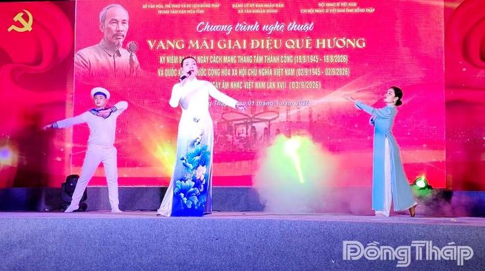 Một số tiết mục văn nghệ trong chương trình.