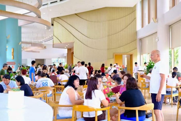  Xu hướng du lịch gia đình kết hợp trải nghiệm văn hóa được nhiều người lựa chọn. Ảnh: Ngọc Luận 