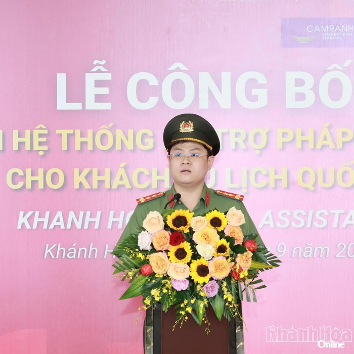 Đại diện nhóm tác giả nghiên cứu xây dựng hệ thống phát biểu tại buổi lễ.