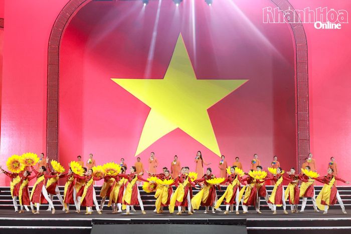 Tiết mục hát múa "Khát vọng hùng cường".