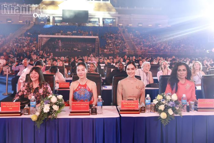 Dự chương trình còn có các thành viên của Ban Tổ chức Miss World 2026 đang diễn ra ở Khánh Hòa.