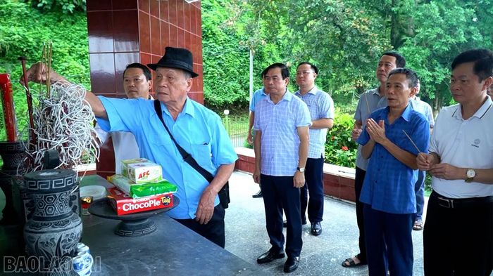 Khách du lịch tới tham quan, trải nghiệm tại Hồ Thác Bà.