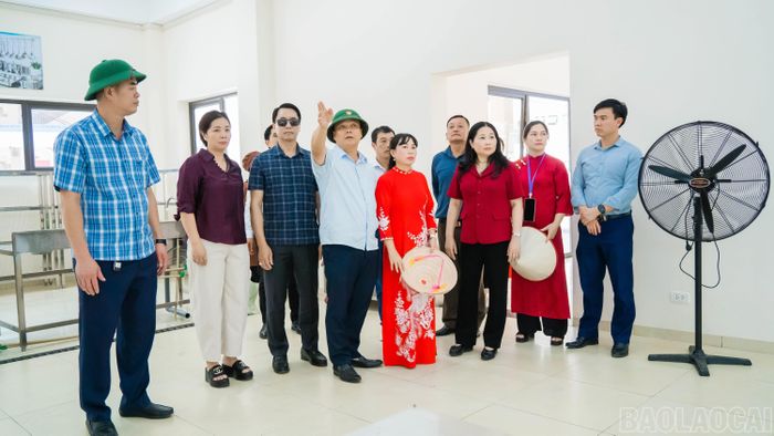 Đoàn công tác kiểm tra cơ sở vật chất, trang thiết bị, công tác khánh tiết phục vụ lễ khai giảng.