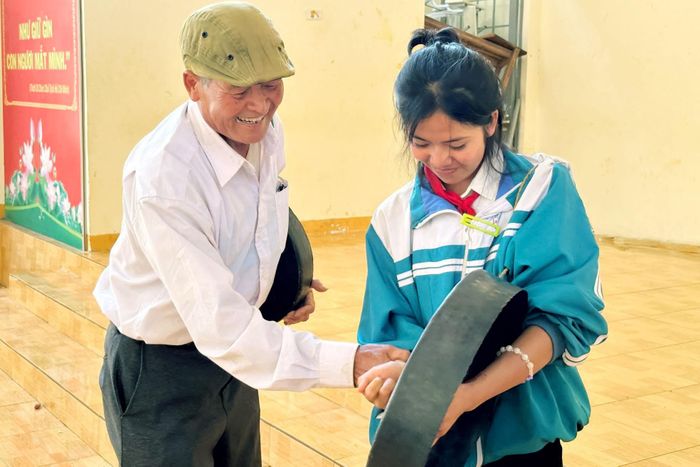 Nghệ nhân Nhân dân Điểu Nơi học Bác trong việc giữ gìn văn hóa truyền thống
