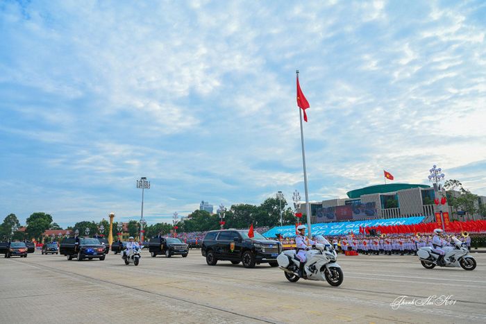 Là lực lượng nòng cốt bảo vệ an ninh, trật tự, vì thế kỷ luật, kỷ cương và trách nhiệm nêu gương của Công an nhân dân phải luôn cao hơn, nghiêm hơn, theo tinh thần Ba Nhất "Kỷ luật nhất - Trung thành nhất - Gần dân nhất"