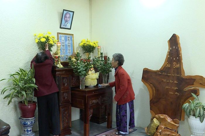 Một nén hương, một mâm quả là tình cảm của gia đình cụ Bùi Thị Hảo dành cho Bác Hồ được gìn giữ qua năm tháng