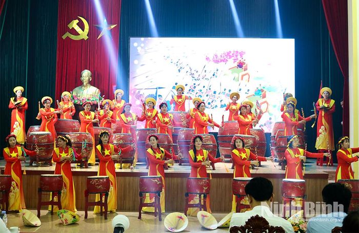 Các tiết mục được dàn dựng công phu, nội dung phong phú.