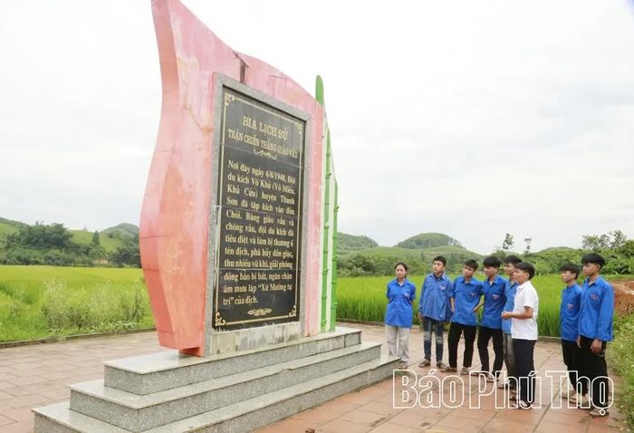 Bia Lịch sử Chiến thắng Giáo Vầu là địa chỉ đỏ giáo dục truyền thống cách mạng cho Nhân dân trong vùng, đặc biệt là thế hệ trẻ.