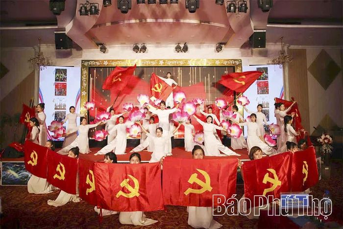 Cùng với cả nước, Nhân dân các dân tộc khu vực Hòa Bình vui mừng bước vào Mùa Thu độc lập.