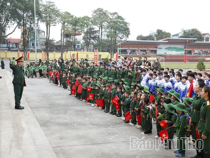 Lòng yêu nước, ngọn lừa cách mạng luôn được trao truyền, vun đắp cho thế hệ trẻ.