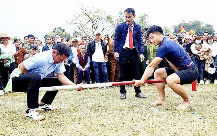 Các trò chơi dân gian, môn thể thao dân tộc được tổ chức trong ngày hội Khai mùa góp phần tạo không khí đoàn kết, thi đua phát triển kinh tế - xã hội.