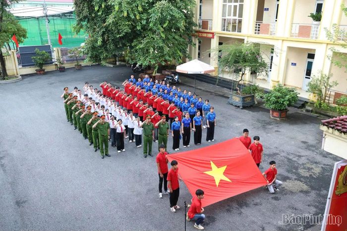 Lễ chào cờ "Tôi yêu Tổ quốc tôi" được các cơ sở Đoàn trong tỉnh đồng loạt tổ chức sáng 2/9.