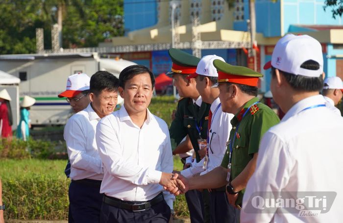 Đồng chí Nguyễn Văn Phương, Bí thư Tỉnh ủy tham dự lễ hội - Ảnh: X.P