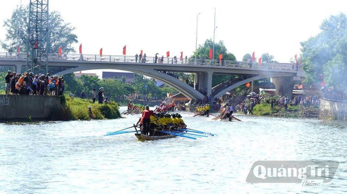 Có 8 đội thuyền đua nữ góp mặt tại lễ hội năm nay.