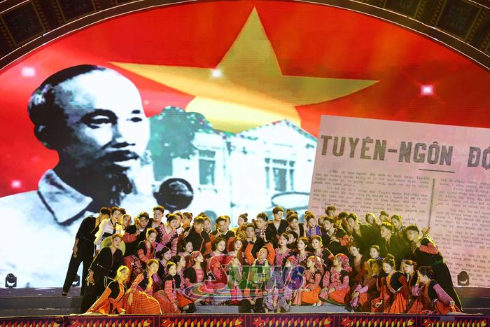 Tiết mục mở màn chương trình nghệ thuật.