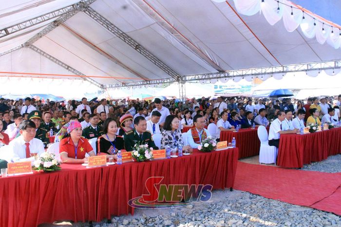 Các đại biểu dự chương trình.
